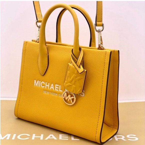 Michael Kors Mirella Small Shopper
Top Zip Tote Crossbody Jasmine
Yellow - Picture 6 of 11